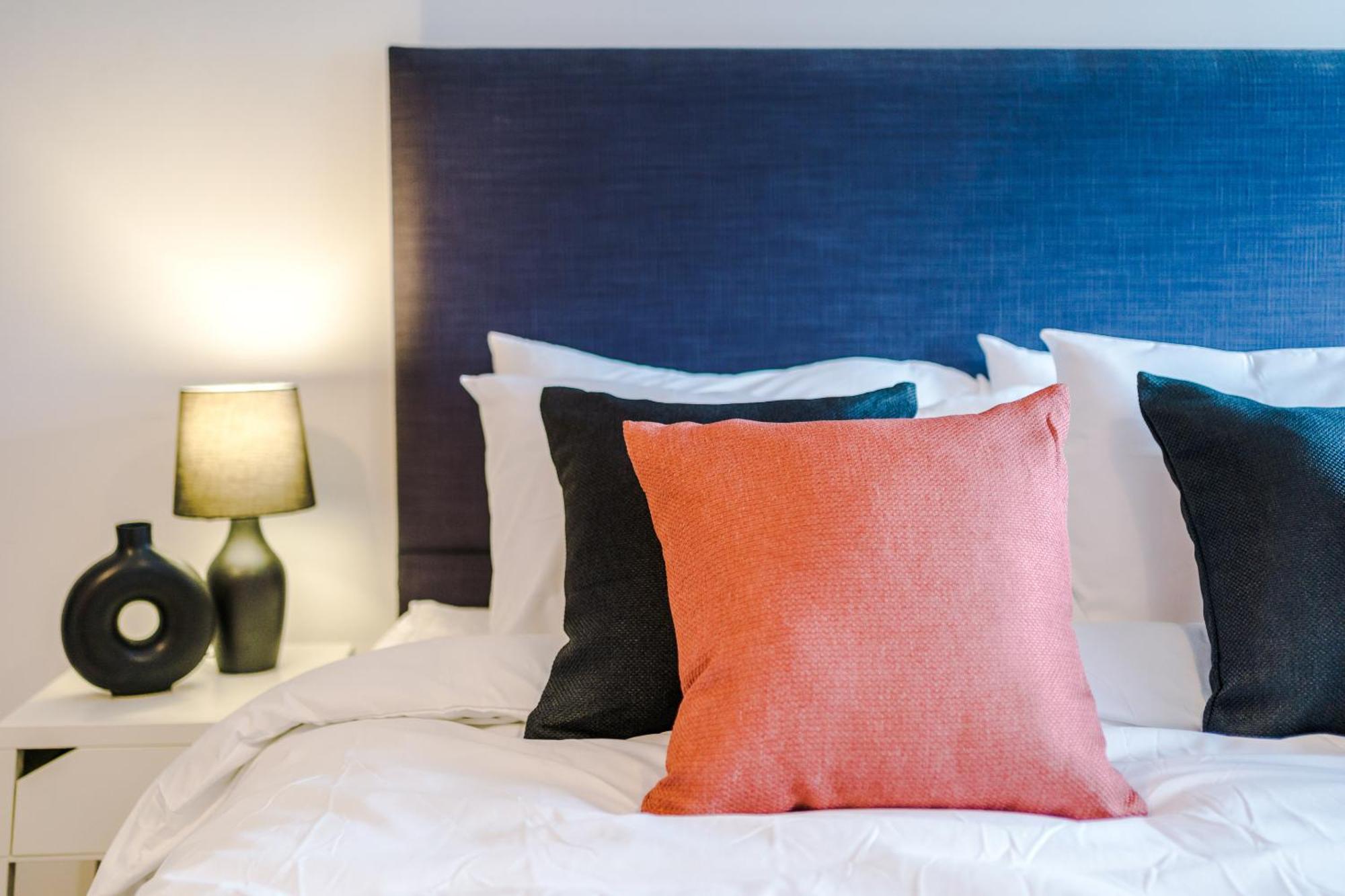 2 King Size Beds In Manhattan Styled Oversize Apartment Лидс Экстерьер фото
